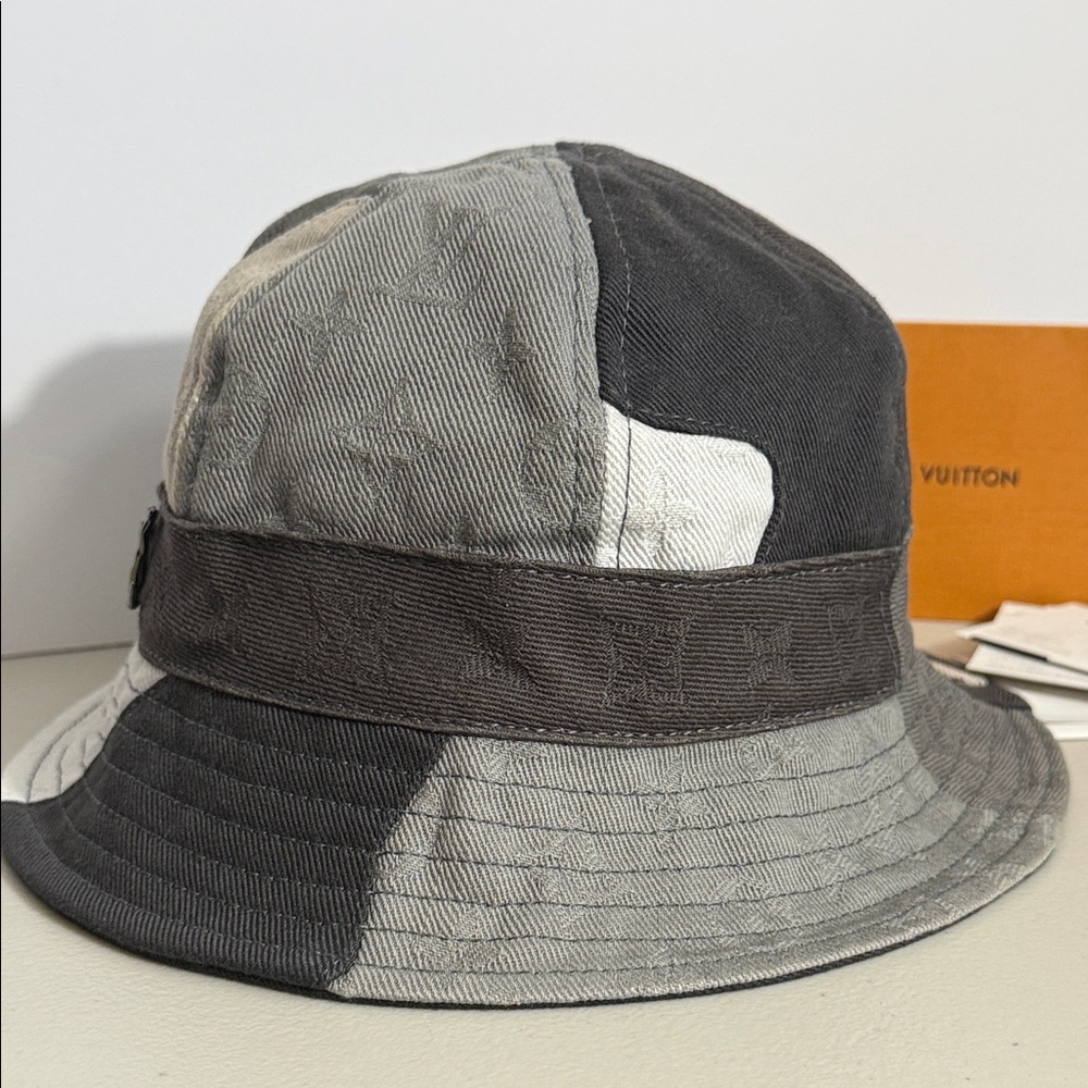 Louis Vuitton DENIM Monogram portrait Bucket Hat in Gray and Black medium - Picture 7 of 15
